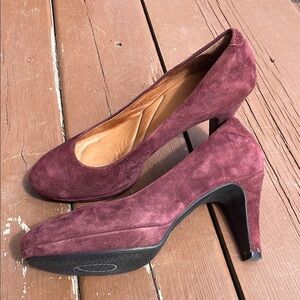 Clark’s Elegant Burgundy Suede Heels size 7